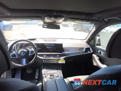 Zdjęcie 9 z 15 samochodu: 2026 BMW X5 XDRIVE50E VIN:5UX43EU02T9389965 - miniatura