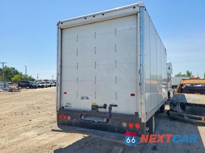 Trzecie zdjęcie samochodu z tyłu: 2023 ISUZU NPR HD BOX TRUCK VIN:54DC4W1D6PS201448 - miniatura