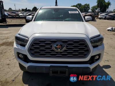 Piąte zdjęcie samochodu w środku: 2021 TOYOTA TACOMA TRD OFF-ROAD VIN:3TMCZ5AN1MM387431 - miniatura