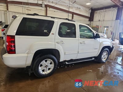 Trzecie zdjęcie samochodu z tyłu: 2011 CHEVROLET TAHOE K1500 LT VIN:1GNSKBE07BR226002 - miniatura
