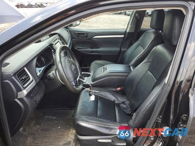 Zdjęcie 7 z 13 samochodu: 2019 TOYOTA HIGHLANDER LE VIN:5TDBZRFH2KS727351 - miniatura