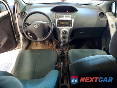 Zdjęcie 8 z 13 samochodu: 2007 TOYOTA YARIS BASE VIN:JTDJT923X75054748 - miniatura