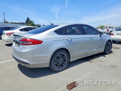 Trzecie zdjęcie samochodu z tyłu: 2018 FORD FUSION SE HYBRID VIN:3FA6P0LU6JR103239 - miniatura