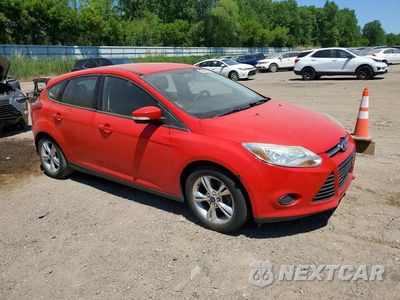 Czwarte zdjęcie samochodu z boku: 2014 FORD FOCUS SE VIN:1FADP3K22EL132878 - miniatura