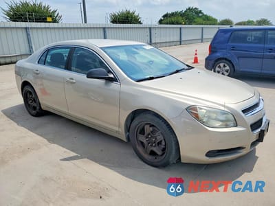 Czwarte zdjęcie samochodu z boku: 2010 CHEVROLET MALIBU LS VIN:1G1ZA5EB2AF111992 - miniatura