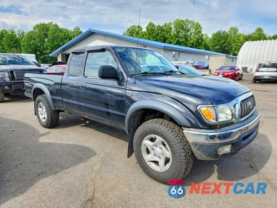Czwarte zdjęcie samochodu z boku: 2002 TOYOTA TACOMA XTRACAB VIN:5TEWN72N92Z898565 - miniatura