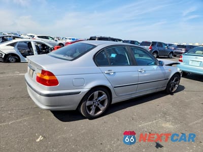 Trzecie zdjęcie samochodu z tyłu: 2003 BMW 325 I VIN:WBAAZ33453KP79668 - miniatura