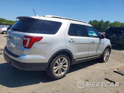 Trzecie zdjęcie samochodu z tyłu: 2019 FORD EXPLORER XLT VIN:1FM5K8D85KGA81128 - miniatura