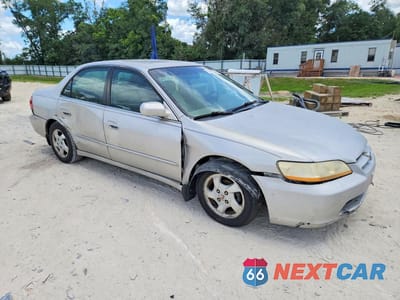 Czwarte zdjęcie samochodu z boku: 1998 HONDA ACCORD EX VIN:1HGCG5655WA183098 - miniatura