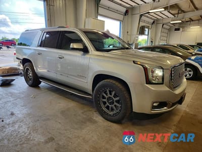 Czwarte zdjęcie samochodu z boku: 2016 GMC YUKON XL DENALI VIN:1GKS2HKJ9GR369926 - miniatura