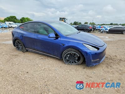 Czwarte zdjęcie samochodu z boku: 2024 TESLA MODEL Y VIN:7SAYGDEE5RA292429 - miniatura