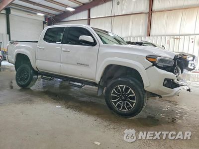 Czwarte zdjęcie samochodu z boku: 2022 TOYOTA TACOMA TRD SPORT VIN:3TYCZ5AN6NT072369 - miniatura