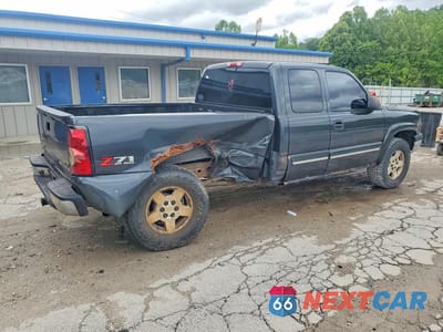 Trzecie zdjęcie samochodu z tyłu: 2004 CHEVROLET SILVERADO K1500 VIN:2GCEK19T841237574 - miniatura
