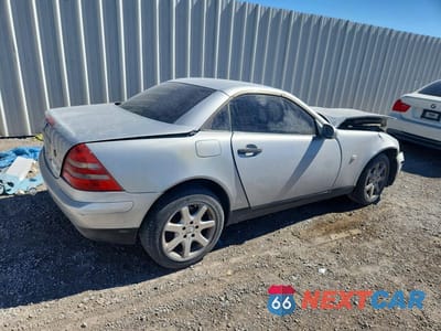 Trzecie zdjęcie samochodu z tyłu: 1998 MERCEDES-BENZ SLK 230 KOMPRESSOR VIN:WDBKK47F0WF041883 - miniatura