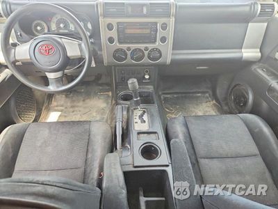 Zdjęcie 8 z 13 samochodu: 2010 TOYOTA FJ CRUISER BASE VIN:JTEZU4BF4AK008656 - miniatura