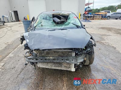 Piąte zdjęcie samochodu w środku: 2016 FORD FOCUS SE VIN:1FADP3F23GL267784 - miniatura