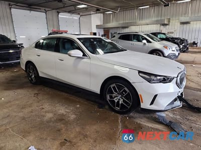 Czwarte zdjęcie samochodu z boku: 2026 BMW 530 XI VIN:WBA53FJ06TCW40907 - miniatura