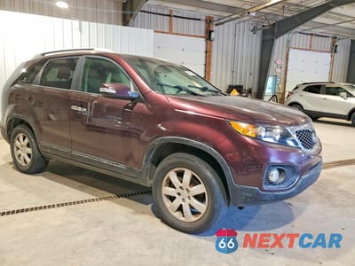 Czwarte zdjęcie samochodu z boku: 2011 KIA SORENTO LX VIN:5XYKT4A13BG117969 - miniatura