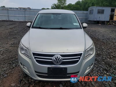Piąte zdjęcie samochodu w środku: 2010 VOLKSWAGEN TIGUAN SE VIN:WVGBV7AX9AW516379 - miniatura