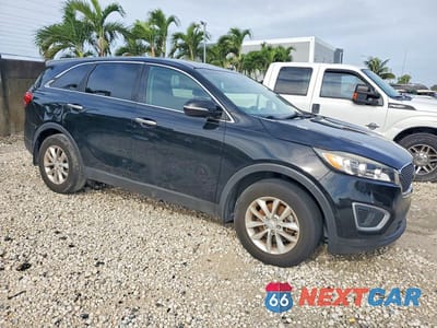 Czwarte zdjęcie samochodu z boku: 2018 KIA SORENTO L VIN:5XYPG4A33JG424777 - miniatura