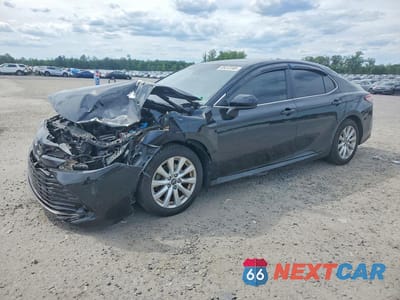 2018 TOYOTA CAMRY LE 4T1B11HK1JU091304 - główne zdjęcie licytacji z USA - miniatura