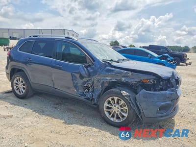 Czwarte zdjęcie samochodu z boku: 2019 JEEP CHEROKEE LATITUDE VIN:1C4PJLCX1KD366535 - miniatura