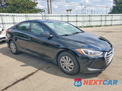 Czwarte zdjęcie samochodu z boku: 2017 HYUNDAI ELANTRA SE VIN:5NPD74LF2HH161162 - miniatura