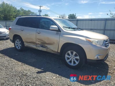 Czwarte zdjęcie samochodu z boku: 2013 TOYOTA HIGHLANDER SE VIN:5TDBK3EH1DS275477 - miniatura