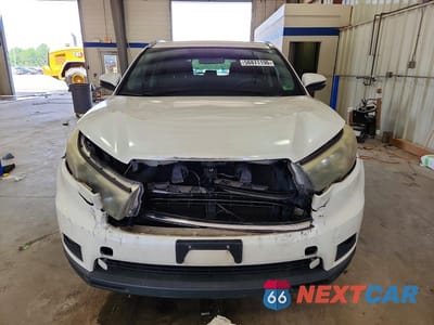 Piąte zdjęcie samochodu w środku: 2015 TOYOTA HIGHLANDER LE VIN:5TDBKRFH4FS121429 - miniatura