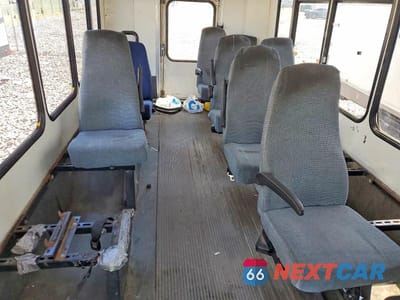 Zdjęcie 6 z 10 samochodu: 2004 FORD ECONOLINE E350 SUPER DUTY CUTAWAY VAN VIN:1FDWE35S94HB38906 - miniatura
