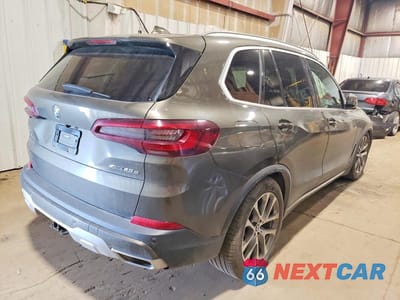Trzecie zdjęcie samochodu z tyłu: 2021 BMW X5 XDRIVE45E VIN:5UXTA6C06M9E49226 - miniatura