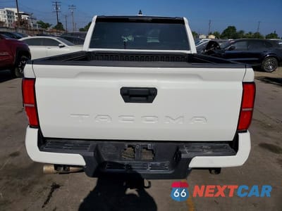 Zdjęcie 6 z 12 samochodu: 2025 TOYOTA TACOMA SR5 VIN:3TMKB5FNXSM025636 - miniatura