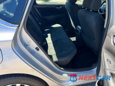 Zdjęcie 6 z 10 samochodu: 2019 NISSAN SENTRA S VIN:3N1AB7AP0KY443070 - miniatura