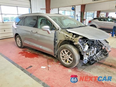 Czwarte zdjęcie samochodu z boku: 2020 CHRYSLER PACIFICA TOURING L VIN:2C4RC1BG5LR112110 - miniatura