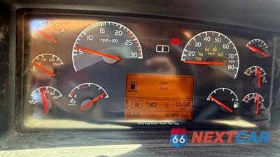 Zdjęcie 8 z 10 samochodu: 2014 VOLVO VNL SEMI TRUCK VIN:4V4NC9EH4EN161613 - miniatura