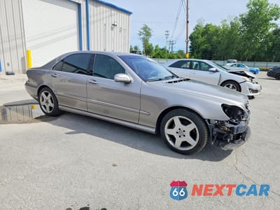 Czwarte zdjęcie samochodu z boku: 2003 MERCEDES-BENZ S 430 VIN:WDBNG70JX3A342040 - miniatura
