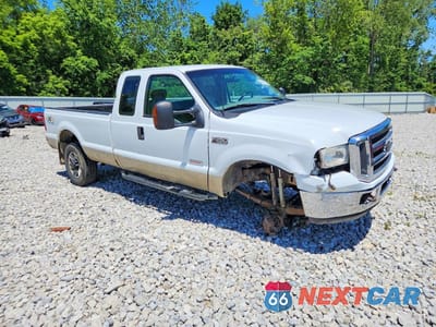 Czwarte zdjęcie samochodu z boku: 2004 FORD F250 SUPER DUTY VIN:1FTNX21P44EB84926 - miniatura