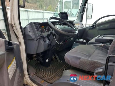 Zdjęcie 8 z 12 samochodu: 2011 ISUZU NQR - BOX TRUCK VIN:JALE5W164B7901443 - miniatura