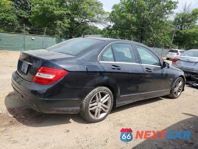 Trzecie zdjęcie samochodu z tyłu: 2012 MERCEDES-BENZ C 250 VIN:WDDGF4HBXCA622829 - miniatura