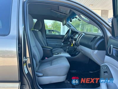Piąte zdjęcie samochodu w środku: 2014 TOYOTA TACOMA DOUBLE CAB VIN:3TMLU4EN3EM143316 - miniatura