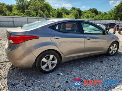 Trzecie zdjęcie samochodu z tyłu: 2013 HYUNDAI ELANTRA GLS VIN:5NPDH4AE6DH397931 - miniatura