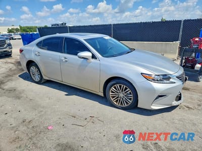 Czwarte zdjęcie samochodu z boku: 2017 LEXUS ES 350 VIN:58ABK1GG9HU042798 - miniatura