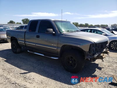 Czwarte zdjęcie samochodu z boku: 2001 CHEVROLET SILVERADO K1500 VIN:2GCEK19T711337855 - miniatura