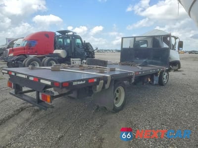 Trzecie zdjęcie samochodu z tyłu: 2023 ISUZU NPR XD FLATBED TRUCK VIN:JALC4W165P7K00766 - miniatura