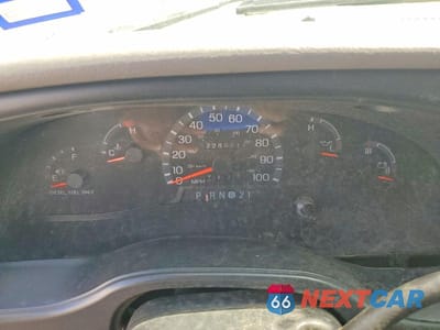 Zdjęcie 9 z 12 samochodu: 2002 FORD ECONOLINE E450 SUPER DUTY CUTAWAY VAN VIN:1FDXE45F02HB76504 - miniatura