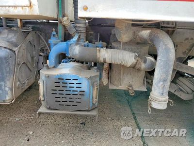 Zdjęcie 9 z 10 samochodu: 2014 FREIGHTLINER 114SD VACUUM TRUCK VIN:1FVHG3DV2EHFN9040 - miniatura