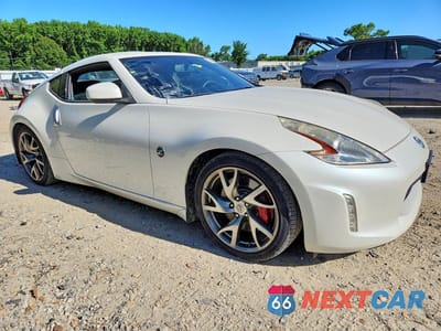 Czwarte zdjęcie samochodu z boku: 2015 NISSAN 370Z SPORT TECH VIN:JN1AZ4EHXFM441624 - miniatura