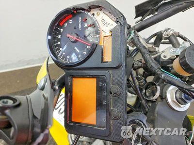 Zdjęcie 7 z 10 samochodu: 2000 HONDA CBR900 RR VIN:JH2SC4401YM004846 - miniatura