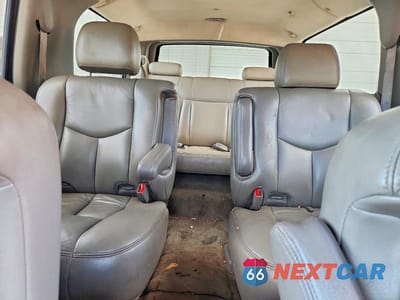 Zdjęcie 10 z 13 samochodu: 2005 CHEVROLET SUBURBAN K1500 VIN:3GNFK16Z45G158562 - miniatura