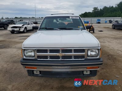 Piąte zdjęcie samochodu w środku: 1993 CHEVROLET BLAZER S10 VIN:1GNCS13W1P2126760 - miniatura
